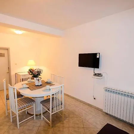 With A Parking Space - 15814 Appartamento Pola